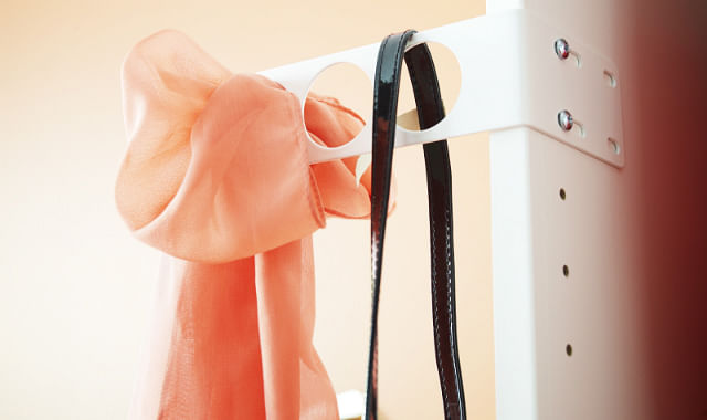 Top 10 tips on organising and maximising your wardrobe space KOMPLEMENT valet hanger